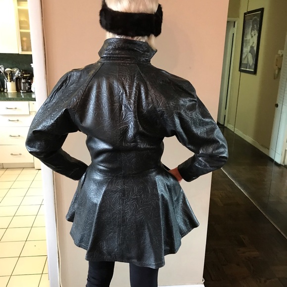 Women’s 3/4 length embossed leather coat - Picture 2 of 2